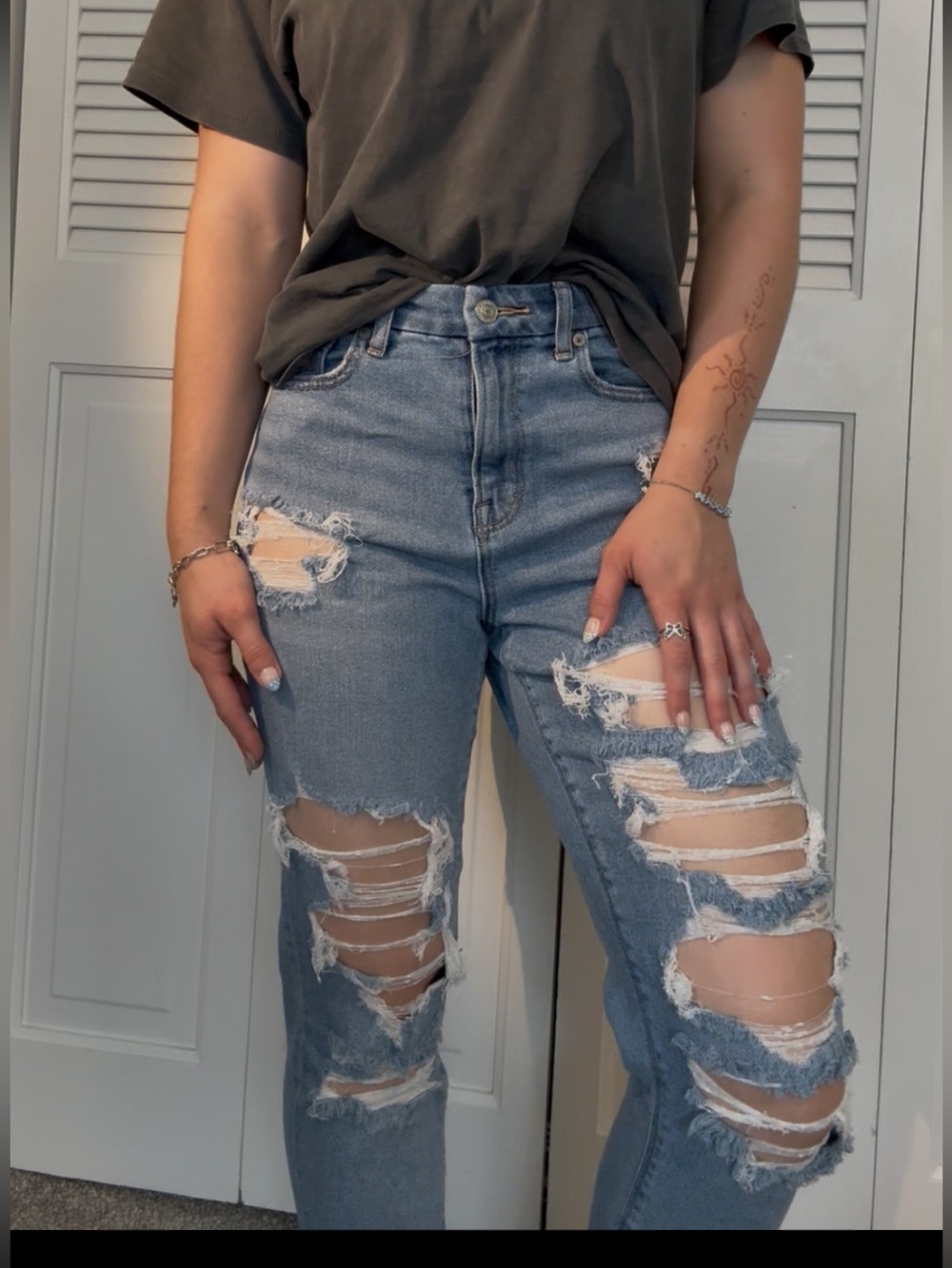 American Eagle Ripped Mom Style Jean